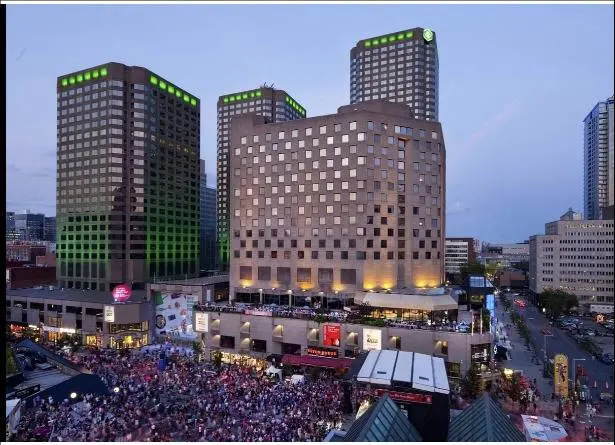 DoubleTree by Hilton Montreal