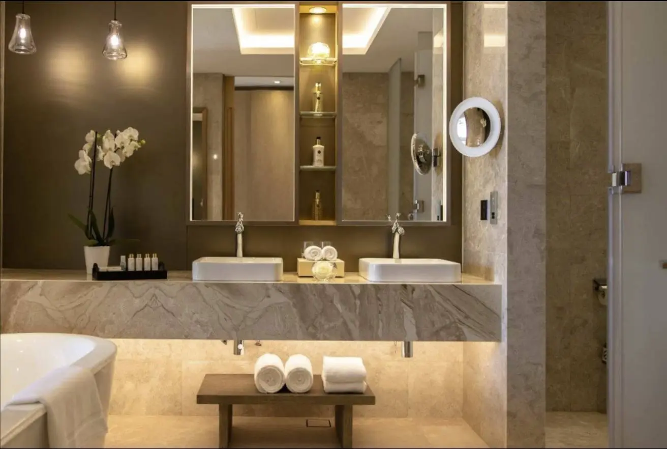 Jumeirah Guest Room Vanity