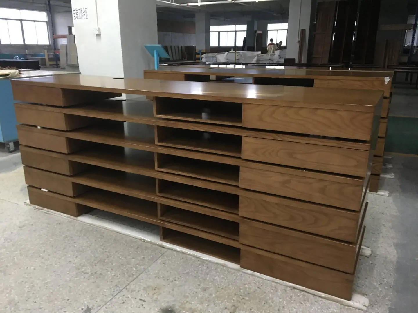 Luaggage rack with desk (4)